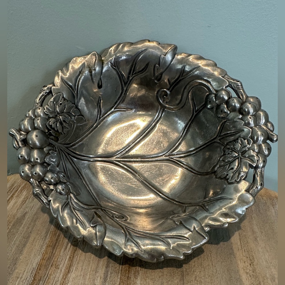 Arthur Court 1999 Grape & Vine leaf aluminum serving candy/nut dish